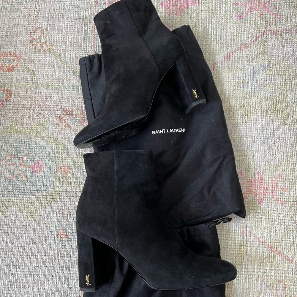 Saint Laurent Lou Suede Ankle boot
